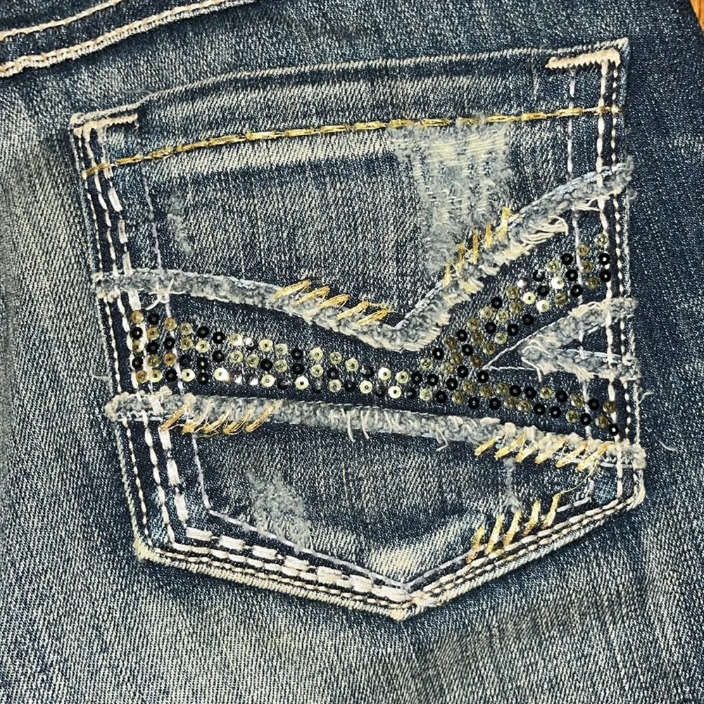 NWT BKE Sabrina Embellished Sequins Blue Denim Capri Jeans Size 24